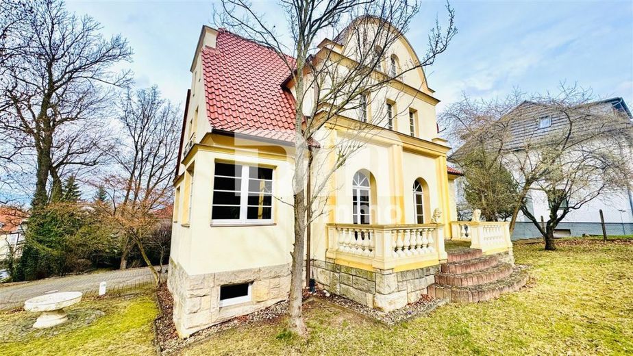 (R)eserviert!Modernisierte 1 bis 2 Familien Stadtvilla mit Maisonettewohnung in Traumlage – Seitenansicht Terrasse