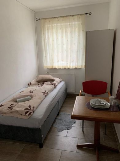 Top renoviertes Gästehaus mit 10,1 % Rendite - sofort durchstarten! – Einzelzimmer