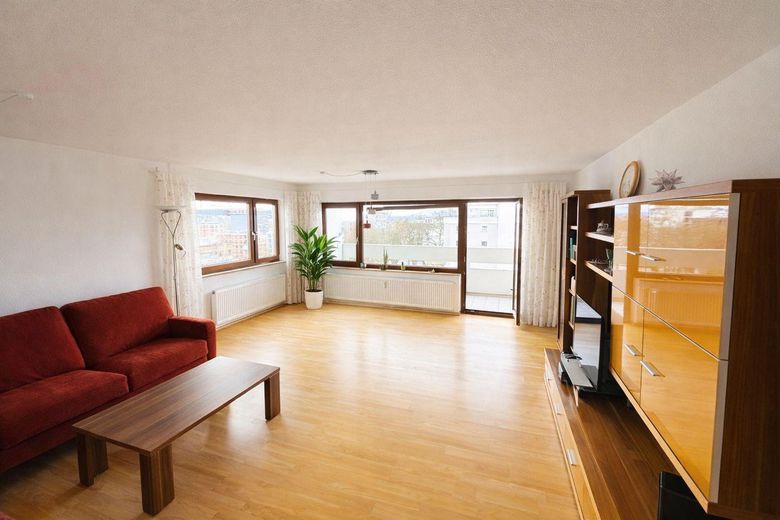 Schöne 4- Zimmerwohnung im 6.OG in Konstanz-Petershausen – Wohnzimmer