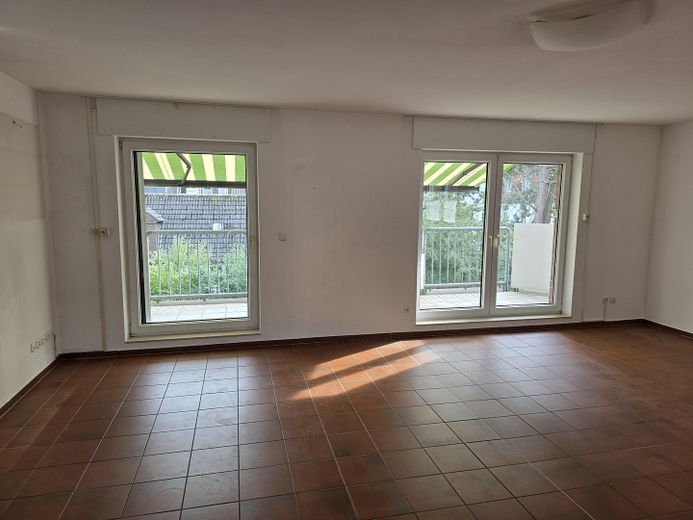 Rara opportunità nel Kreuzviertel: appartamento su due livelli, ca. 145 m², 4 locali, balcone – senza provvigione – 2. OG_Wohnzimmer (1)