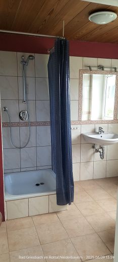 Dusche, Toilette im 1.OG