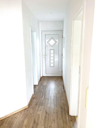 Schicke, helle 2-Zimmerwohnung zum Wohlfühlen ca. 62m² in optimaler Wohnlage – Flur