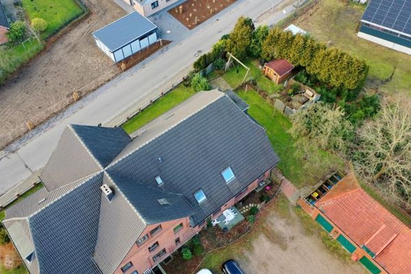 Vendesi edificio plurifamiliare molto curato con 6 unità abitative a 25767 Bunsoh (fino a 57.000€ di canone)