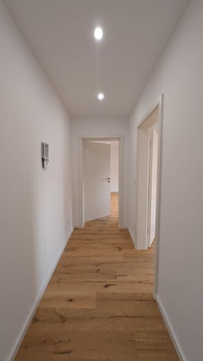 ++TOP komplett neu renovierte 2 ZKB++neue Einbauküche++Balkon++Parkett – Foto 15