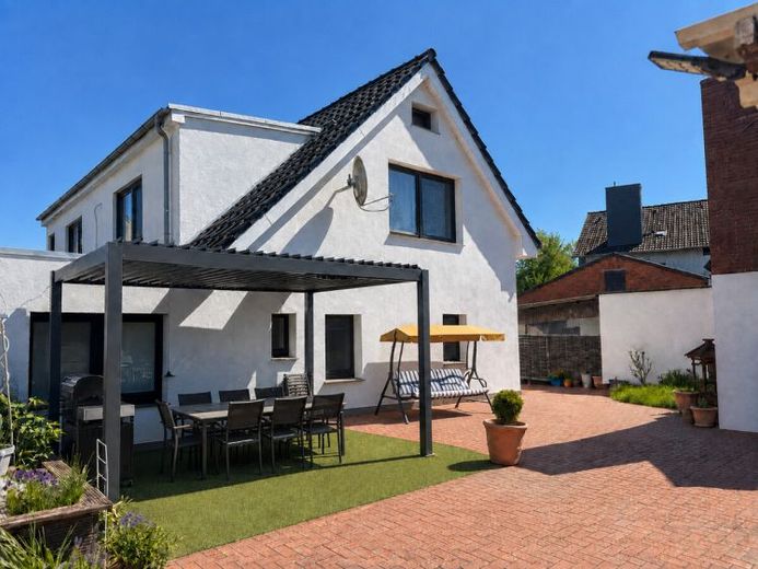 ToHuus Immobilien: perfektes 1-2-Fam.-Haus mit ca. 250 m² Wfl. mitten im Nordseebad Dorum ... – Foto 1