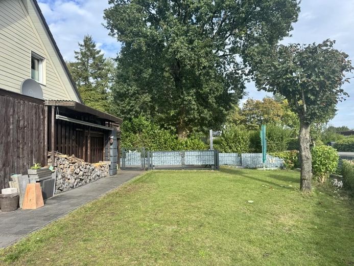 Modernisiertes Einfamilienhaus in ruhiger Sackgassenlage mit Kamin, PV-Anlage und großem Grundstück – Garten