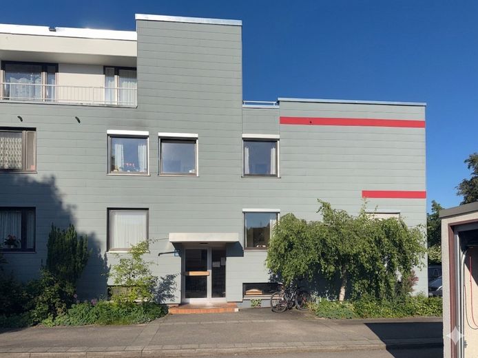 Gepflegte Eigentumswohnung in Puchheim/Bahnhof – Hauseingang