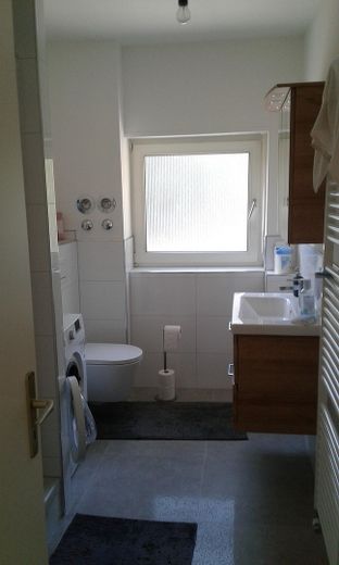 Charmante 2-Zimmer-Wohnung am Taunus – Bad