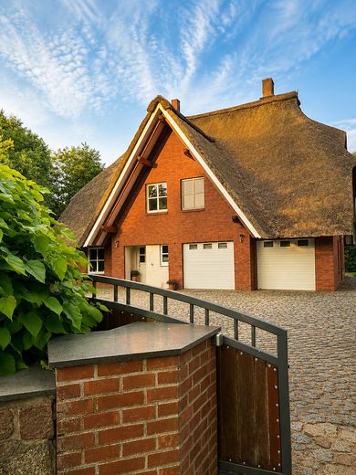 Reetdachhaus mit Charakter in der Nähe von Zarrentin am Schaalsee OT Bantineschichten erzählt – einladender Hauseingang