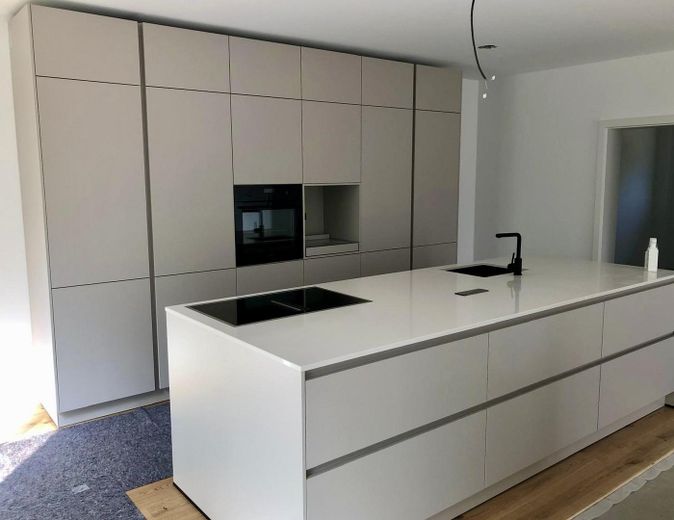 Moderna casa bifamiliare con 5 locali, finiture di pregio e giardino a Bönningstedt – Voll ausgestattete Küche