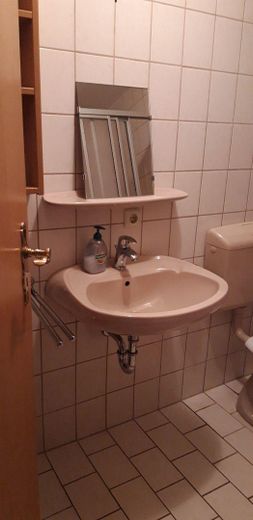 Das älteste, kleinste Duschbad