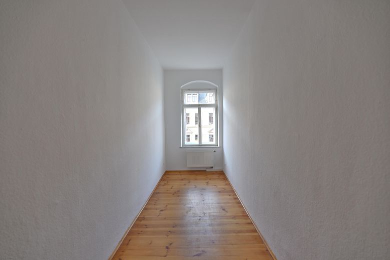 Johannstadt, Nähe Medak, Schöne 4-Raum-Wohnung mit Dielenfußboden und Balkon – Zimmer 1