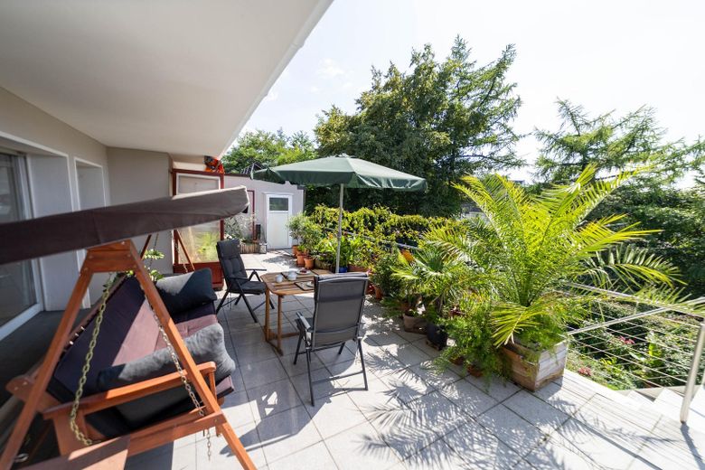 Im Grünen leben - mitten im Zentrum (maklerfrei)  - inkl. 85qm Einliegerwohnung – großzügige Terrasse