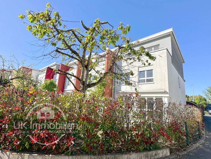 Familienglück in Feldrandlage - mit Sauna, Dachterrasse und Garten – Gartenansicht