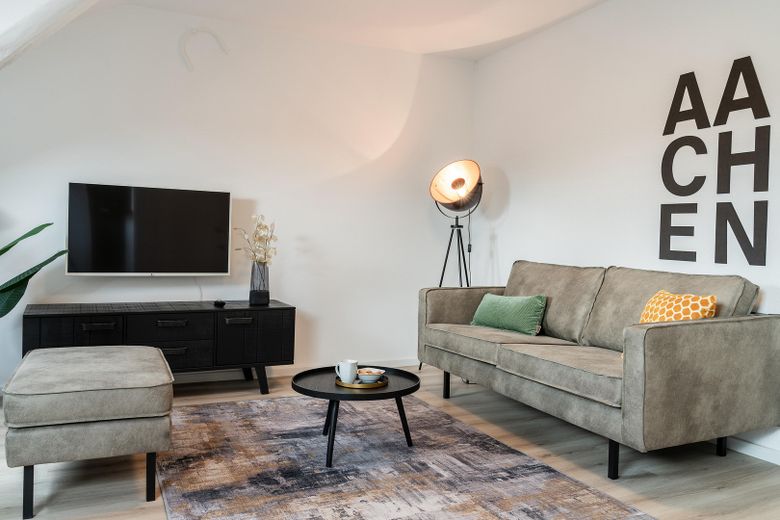 Wohnen auf Zeit - komplett möbliert und renoviert – Wohnzimmer