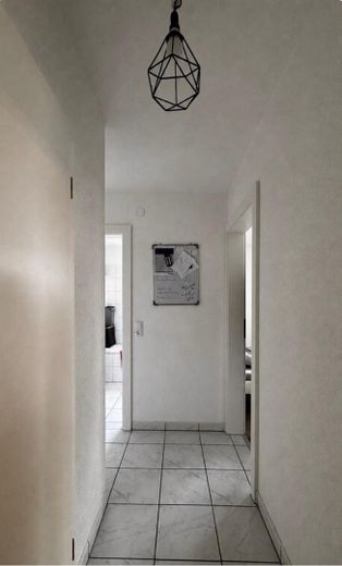 Lichte 2-kamerwoning 50 m² plus garage, inbouwkeuken en extra gebruiksoppervlakte – Flur
