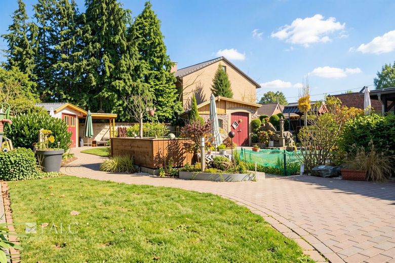Zwei Wohnwelten unter einem Dach! Freistehendes Einfamilienhaus mit Einliegerwohnung – Garten (2)