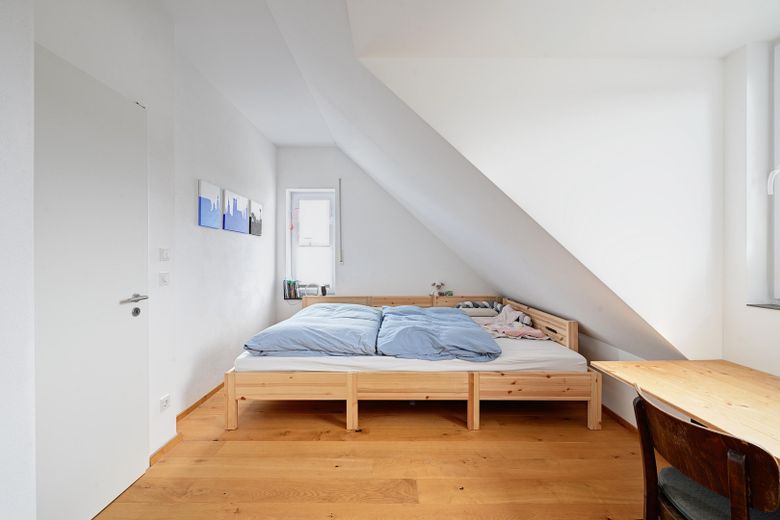 Neuwertige Doppelhaushälfte mit exklusiver Ausstattung, PV-Anlage und sonnigem Südwestgarten – Gästezimmer
