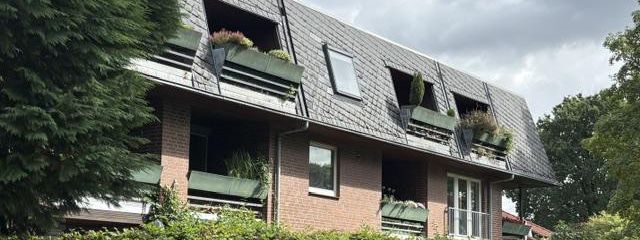 Hamburg Bergstedt’te geniş güneybatı sundurmalı ve yeşil manzaralı 2 odalı daire, 2. kat (son kat)