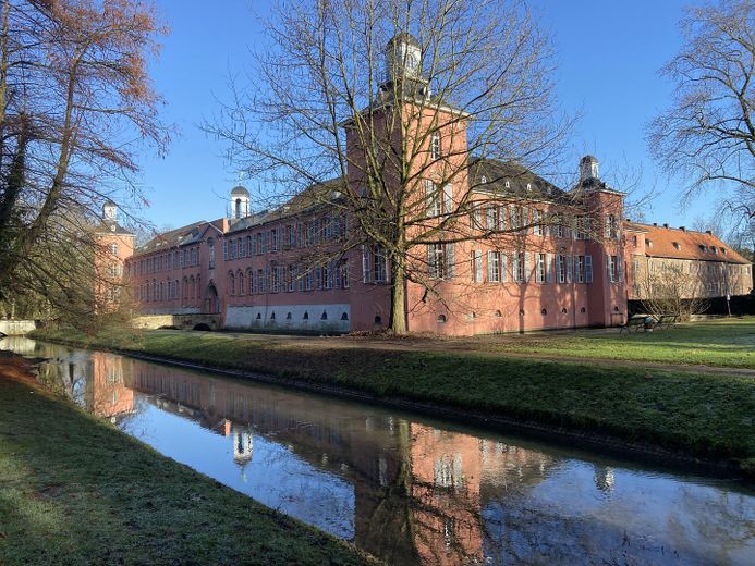 Erstbezug: Niedrigenergiehaus in Düsseldorf-Kalkum, provisionsfrei, Süd-West-Lage – Umgebung, Schloss Kalkum