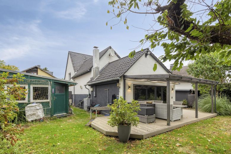 Mehr Wohngefühl als Fassade: Das Raumwunder in Bornheim—Rösberg! Ohne Käuferprovision! – Gartenansicht