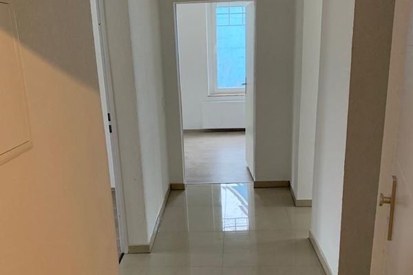 Luminoso, moderno trilocale, cucina, corridoio, bagno 75 m² con balcone esposto a sud