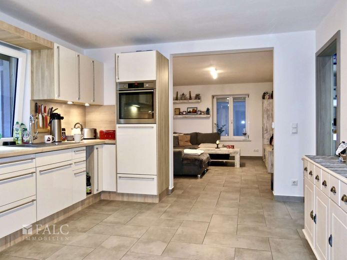 Einfach Mehr: Kernsaniertes 2-Familien-Haus. Top Lage-Zustand-Ausstattung. TE für beide Wohnungen. – Wohnung EG: Kochen-Wohnen