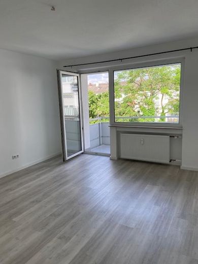 Francoforte Niederrad: Bellissimo appartamento di 2 locali con balcone – Wohnzimmer