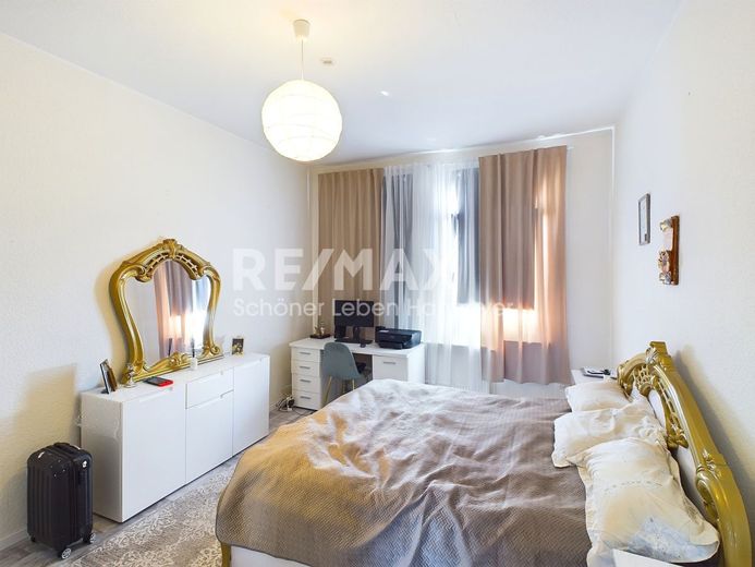 Lichtdurchflutete 3-Zimmer-Balkon-Wohnung im 2. OG mit grünem Rückzugsort – Schlafzimmer