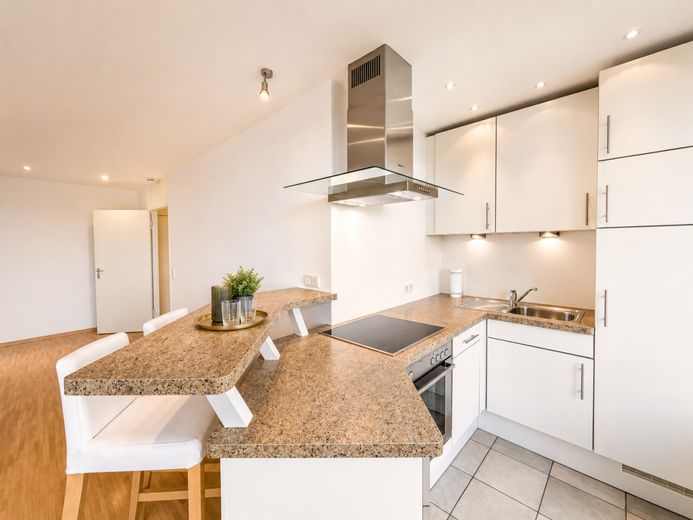 18. Stock - Westausrichtung - Alpenblick - Eine Wohnung mit Seltenheitswert – Küche