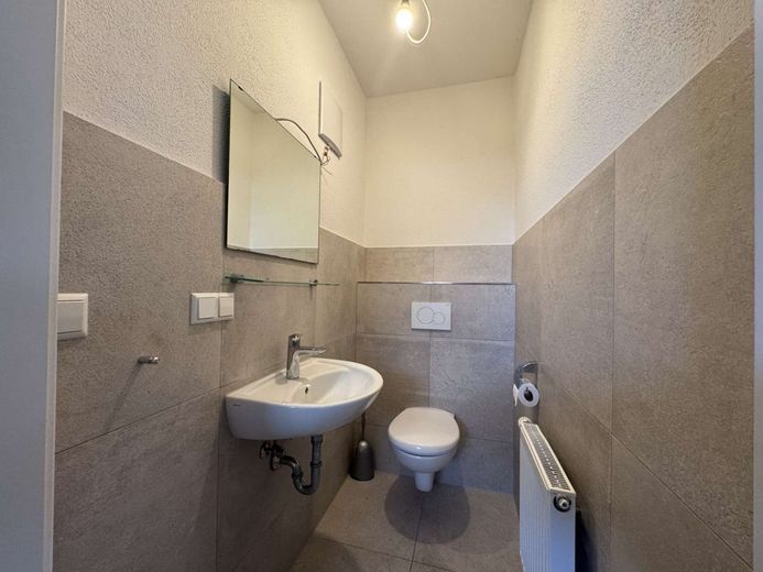 Toilette 1 - Gewerbeteil (32)
