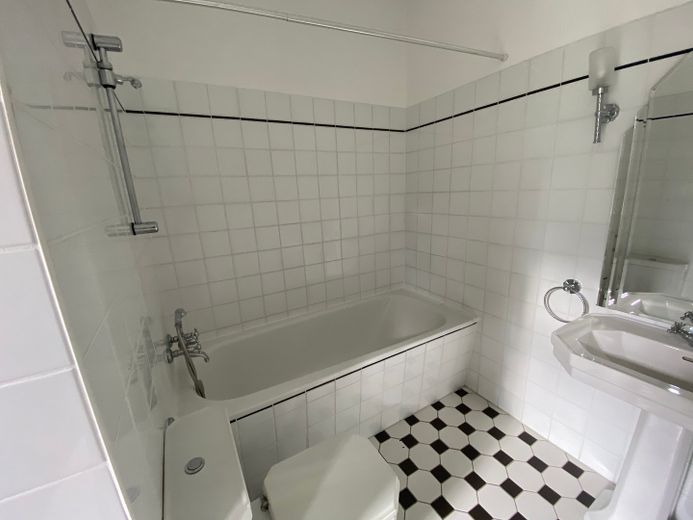 Schmiedefeld - 3-Raum-Whg in Landhausvilla - Wo andere Urlaub machen – Bad mit Wanne