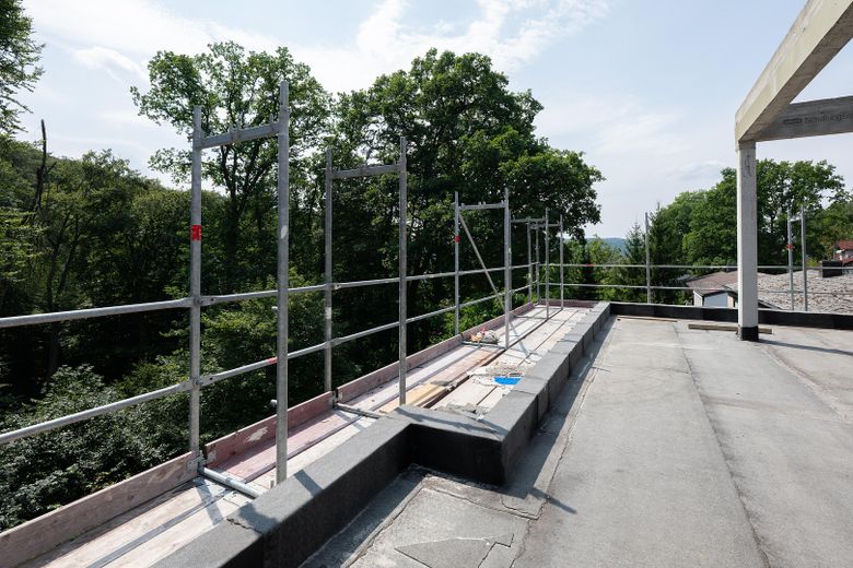 Wohnen über den Dingen – exklusives Penthouse mit Dachterrasse und traumhaftem Waldblick – Dachterasse