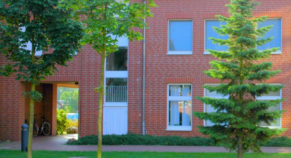Modernisiertes Haus in einer Wohnanlage inkl. Praxisräume. Sehr gut für Investoren geeignet. – Effizient. Störungsfrei. Grün.