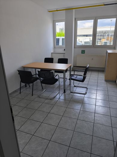 Gewerbehalle / Lagerhalle / Halle 624qm / Büro 247qm in 91126 Rednitzhembach – Pausenraum in EG