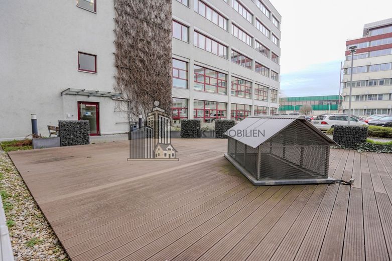 ATIK: EG-Fläche mit Potenzial in zentraler Lage mit exzellenter Verkehrsanbindung - provisionsfrei – Eingangsbereich