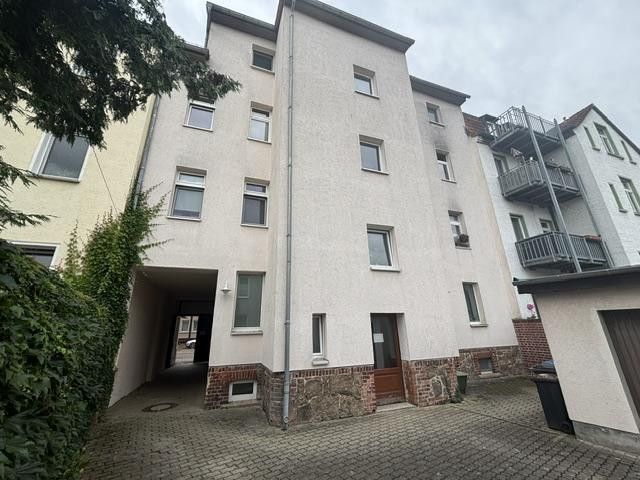 Edificio plurifamiliare con grande corpo posteriore e due garage – Vorderhaus Rückseite