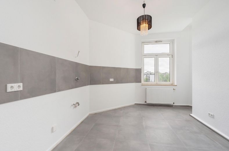 Leben in einer renovierten 3-Zimmer Wohnung mit Balkon – Küche