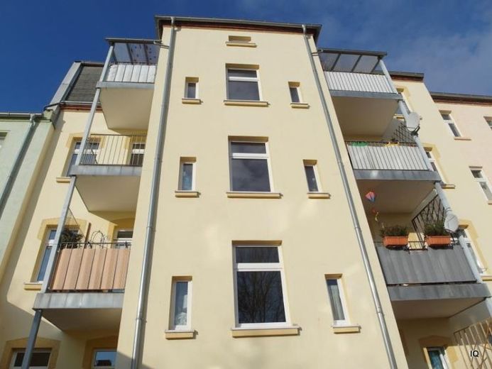 Ab August 2026: Freundliche 3-Zimmer-Wohnung mit Balkon/Hofseite, Laminatboden & Badewanne – Foto 1
