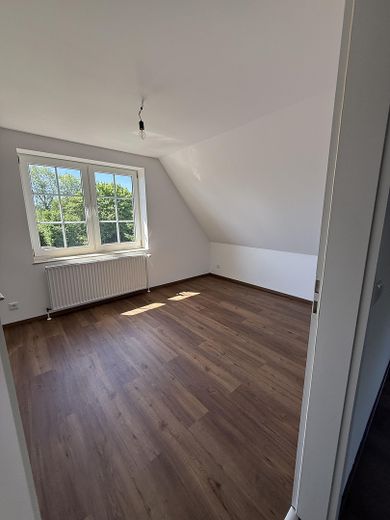 Traumhafter Erstbezug im DG! Sanierte Dachgeschoss-Oase mit Feldblick & Stellplatz – Schlafzimmer