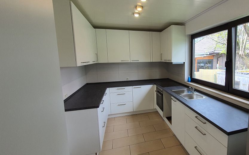 Modernisierte helle 5,5 Zimmer 145 m² EG Whg. / Garten / EBK / ca. 37 m² Süd Terrasse & Markise – Küche