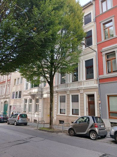 Renovierte 1-Zimmer-Wohnung mit 52 m² Innenhof in RWTH-Nähe – provisionsfrei – Sanierte Fassade Vorderhaus