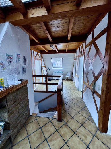 Balkonlu tarihi şehir evinde 5 odalı dubleks daire, 120 m² – Bad Bergzabern – Flur