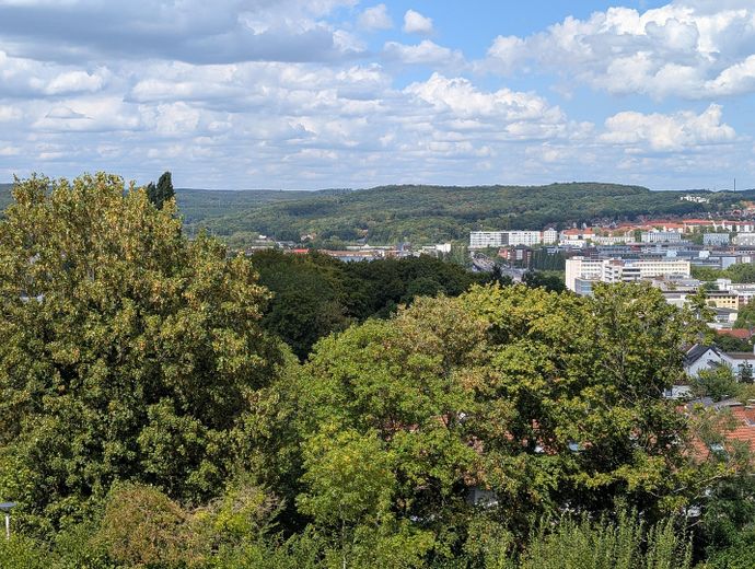 3 ЗКВ на Bellevue у Саарбрюкені – Ausblick 1 aus Schlafzimmer