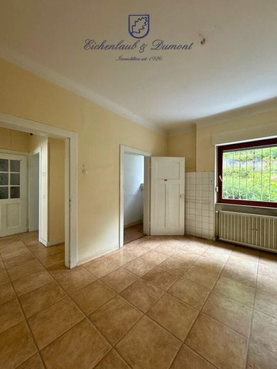 2-3 Familienhaus mit Erweiterungsmöglichkeit in guter Lage von Fechingen – Küche + Abstellraum EG