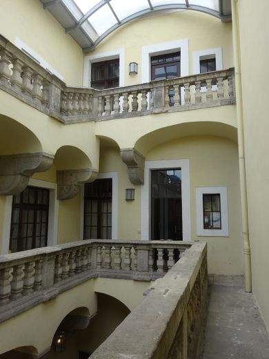 Ruhige Maisonette mit Einbauküche in der Altstadt von Görlitz – historischer Innenhof