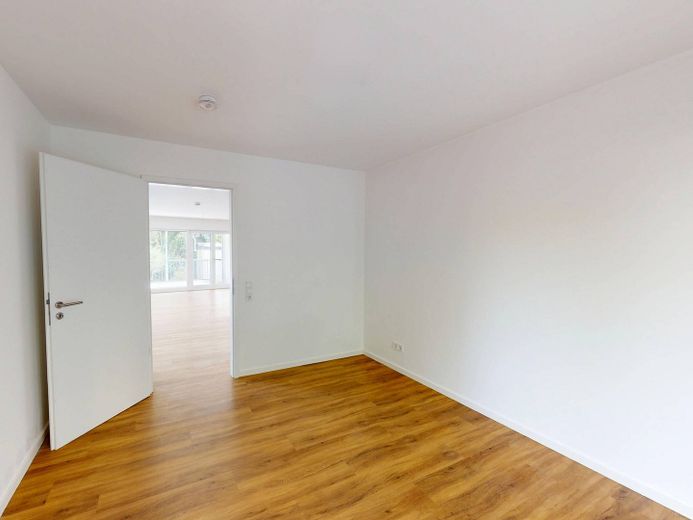 Lichtdurchflutete 3-Zimmer-Wohnung mit EINBAUKÜCHE, BALKON und 2 Bädern – Ansicht II: Schlafzimmer II