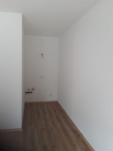 Schöne, frisch renovierte 2-Zimmer Wohnung, direkt am Schloß Broich – Kochnische