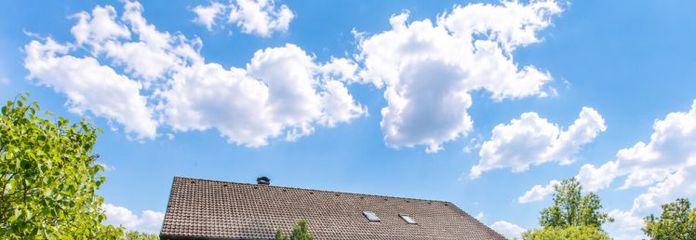 Viel Platz in Tuningen: Wohnhaus mit weitläufigem Grundstück, großer Südterrasse, sehr geräumiger Doppelgarage und zusätzlicher Nutzfläche