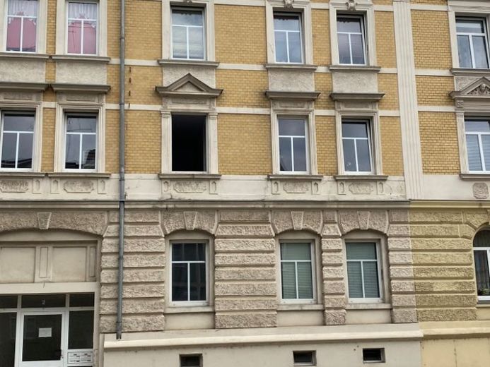 Mehrfamilienhaus saniert in verkehrsgünstiger Lage ab sofort zu verkaufen – Foto 1